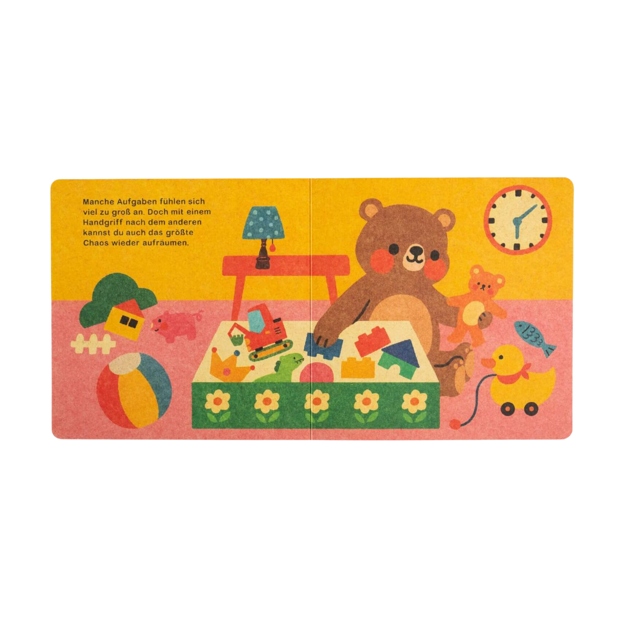 Charmante Illustration im Retro-Stil von Annelies Draws für "Fehler machen ist ok": Ein Bär räumt in einem bunten Zimmer Spielzeug wie Bauklötze, eine Ente und eine Puppe auf. Der Text dazu ist in einem gelben Kasten abgebildet.
